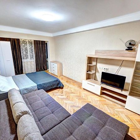 Apartments Near Ocean Plaza Druzhby Narodov Boulevard 8A Kyiv Exterior photo