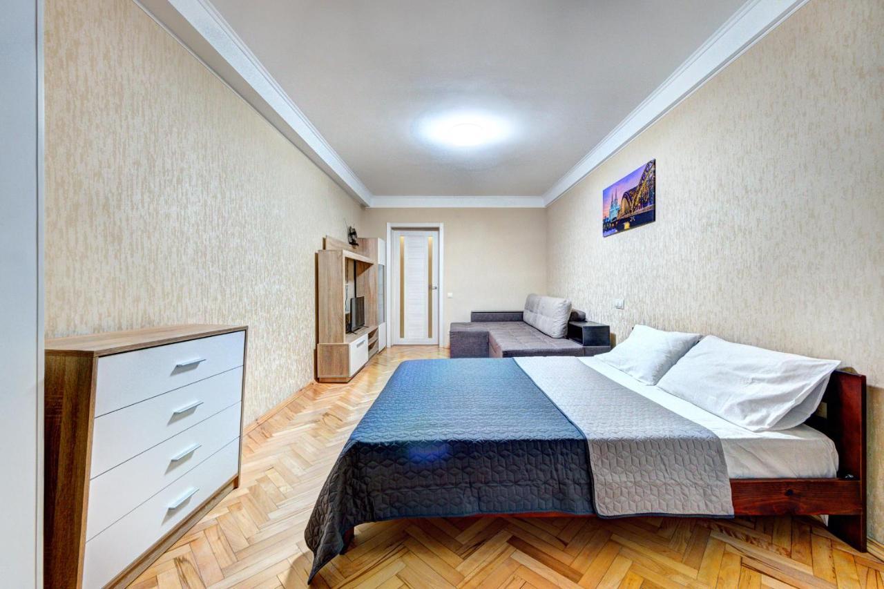 Apartments Near Ocean Plaza Druzhby Narodov Boulevard 8A Kyiv Exterior photo
